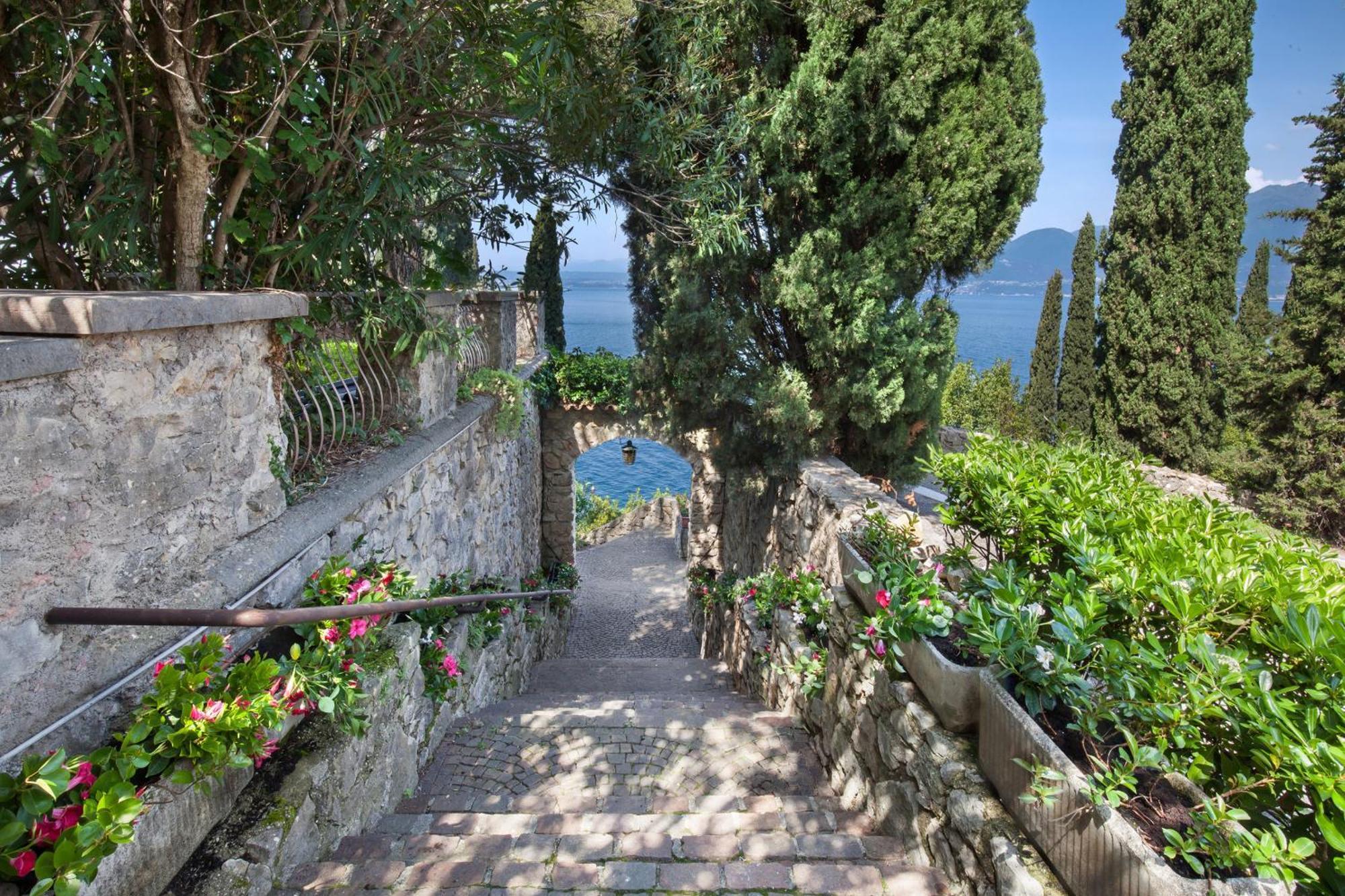 Leonardo Walsh Apartment With Lake View Torri Del Benaco Dış mekan fotoğraf
