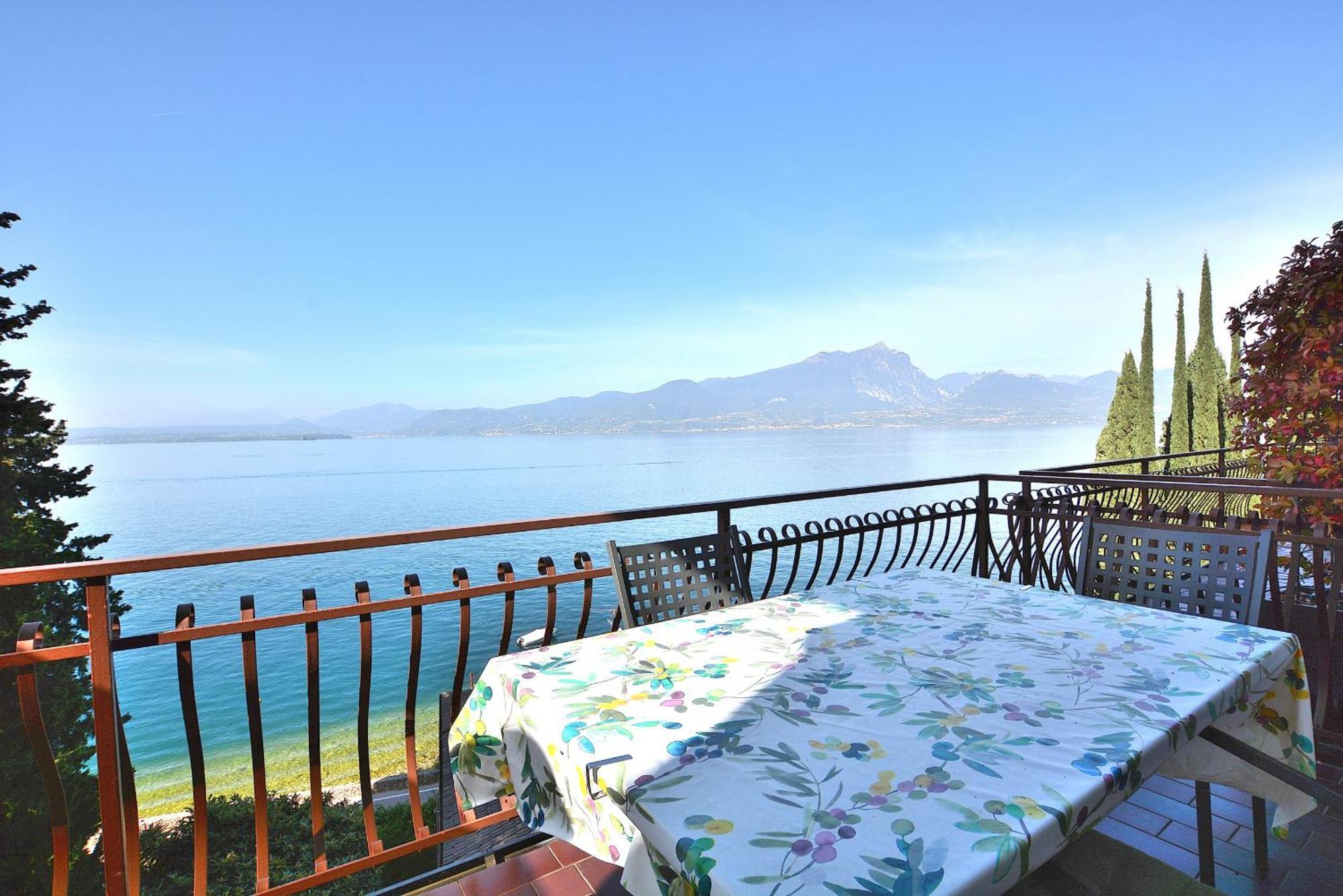 Leonardo Walsh Apartment With Lake View Torri Del Benaco Dış mekan fotoğraf